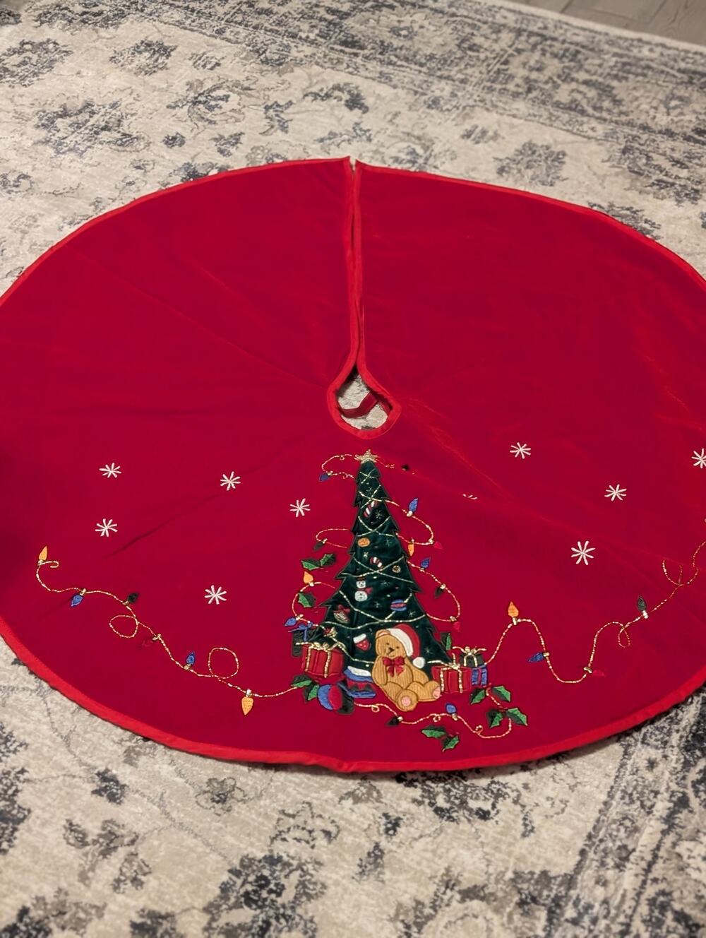 Christmas Red 21" Tree Skirt Embroidery  Christmas Tree Scene